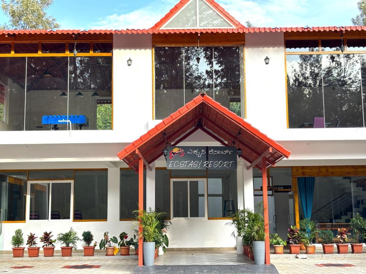 Ecstasy Tent Stay With Swimming Pool & Common Washroom Chikmagalūr Екстериор снимка