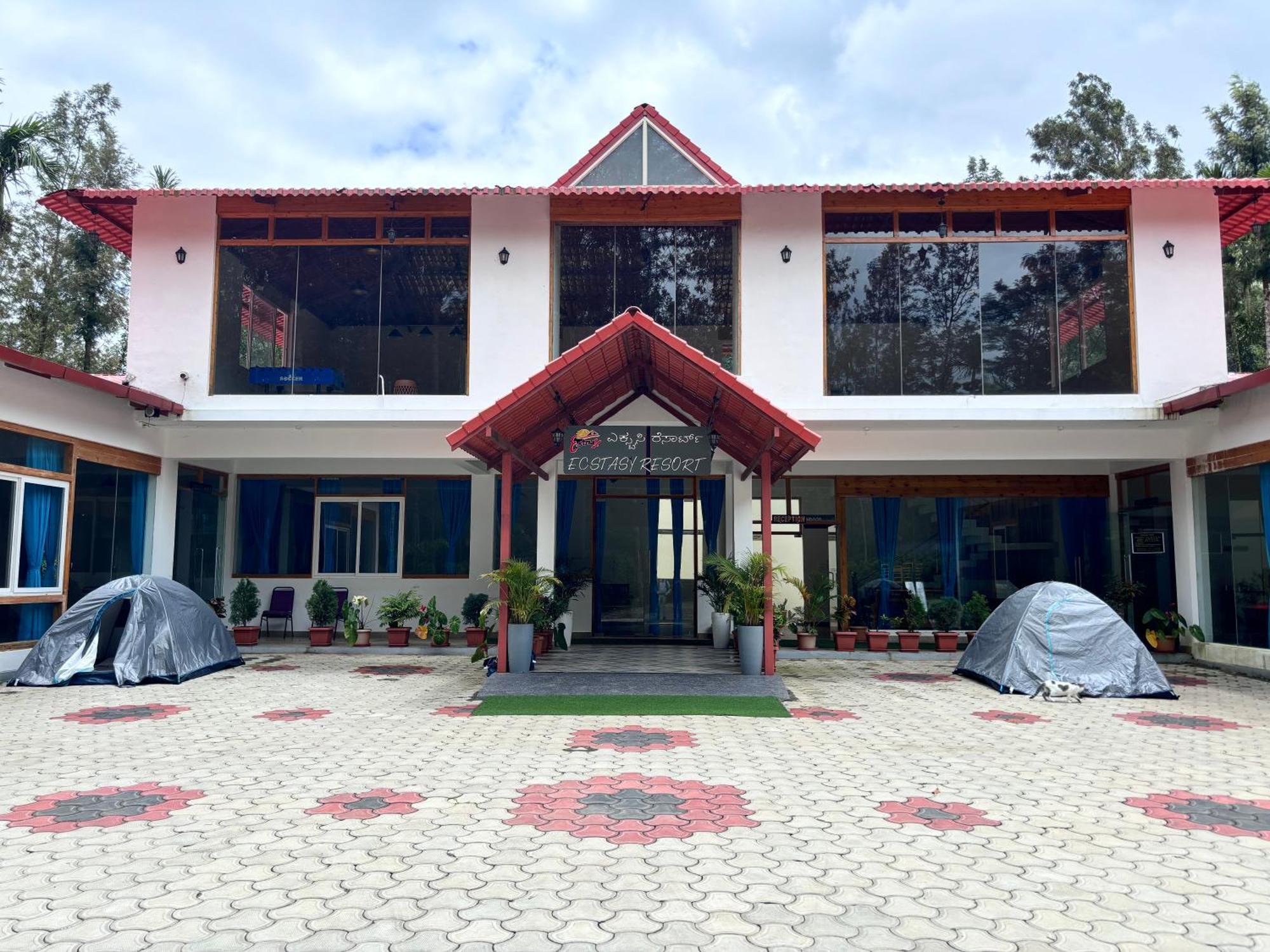 Ecstasy Tent Stay With Swimming Pool & Common Washroom Chikmagalūr Екстериор снимка