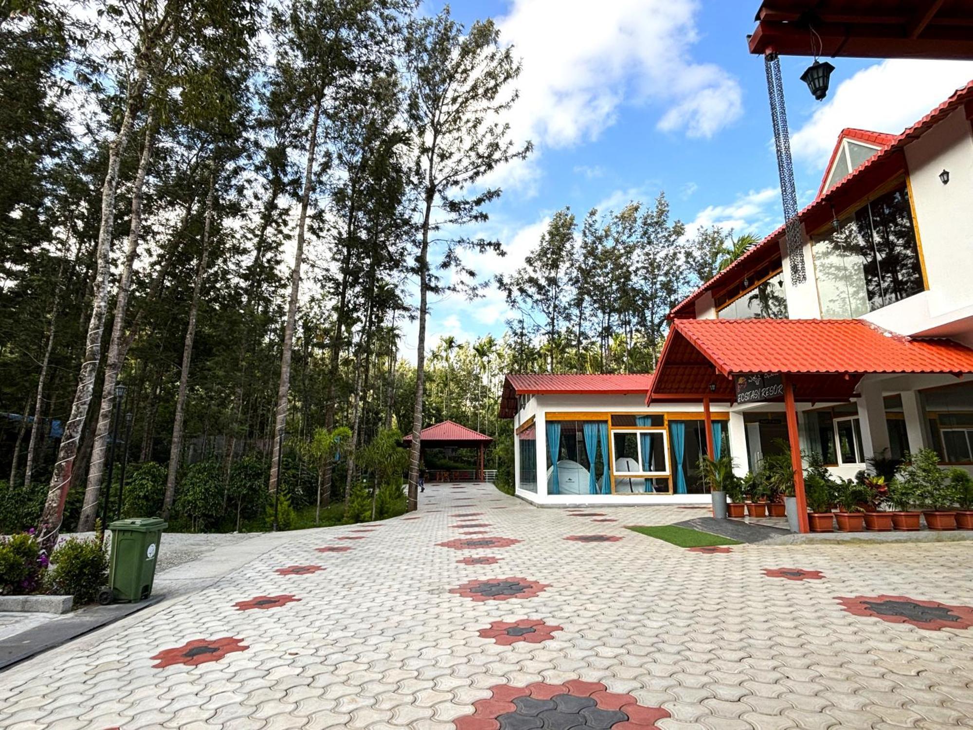 Ecstasy Tent Stay With Swimming Pool & Common Washroom Chikmagalūr Екстериор снимка